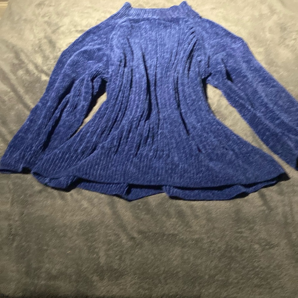 Super soft blue sweater 
Terra amd sky